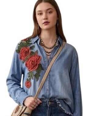 Joh Chambray Shirt w Embroidered 3D Roses
